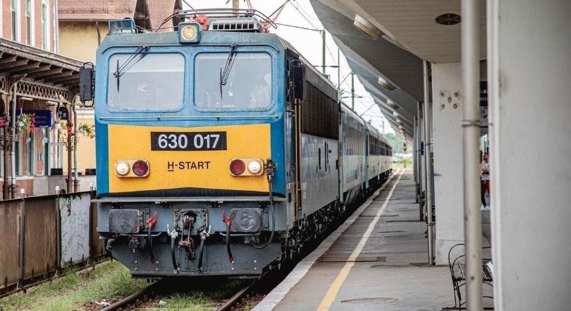 30 perces késés a Miskolc–Tornanádaska vonalon – Sajóecsegnél állt a vonat