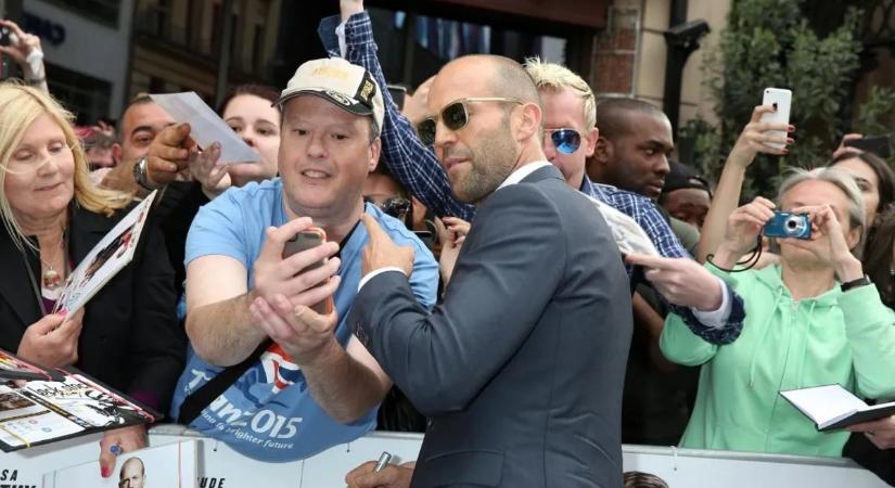 "A biztonsági embereket verte a víz" – Jason Statham orbitálisat bulizott Budapesten! A Bálnánál mindenki körülötte partizott