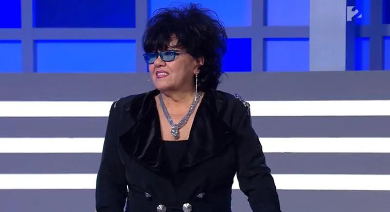 Dolly lerántja a fánylat a Hungária színfalak mögötti világáról