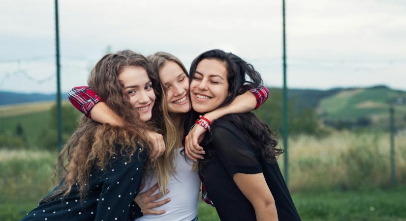 Nyáron te is könnyebben barátkozol? Így mélyülhetnek el a kapcsolataid ebben az időszakban