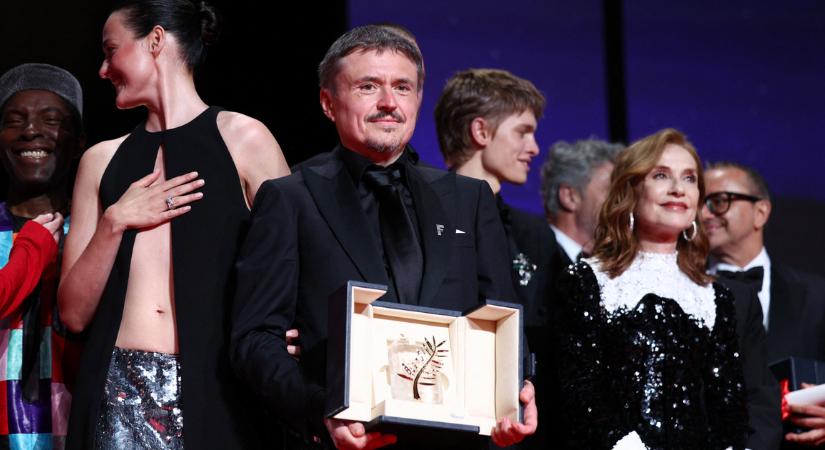 Román rendező nyerte az idei Arany Pálmát, a háború ellen szólalt fel egy orosz rendező Cannes-ban