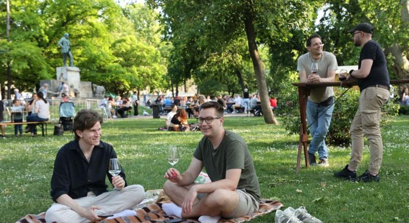 Elűzi a szél a felhőket: irány a belvárosi forgatag a hét utolsó napján!