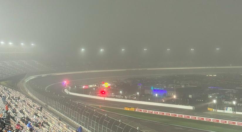 Alkonyzóna epizódnak beillő körülmények között, már féltáv előtt véget ért a NASCAR O’Reilly charlotte-i futama