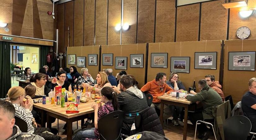 Zene, logika és batyus lakoma: így hódította meg Rákóczifalvát a kultikus közösségi játék