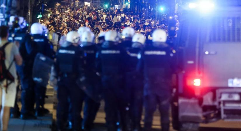 Belgrád: brutális összecsapások a kormányellenes tüntetésen – videó
