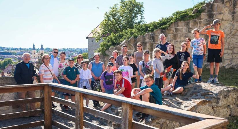 Jumurdzsák gyűrűje után kutattak az ötödikesek Egerben - fotókkal