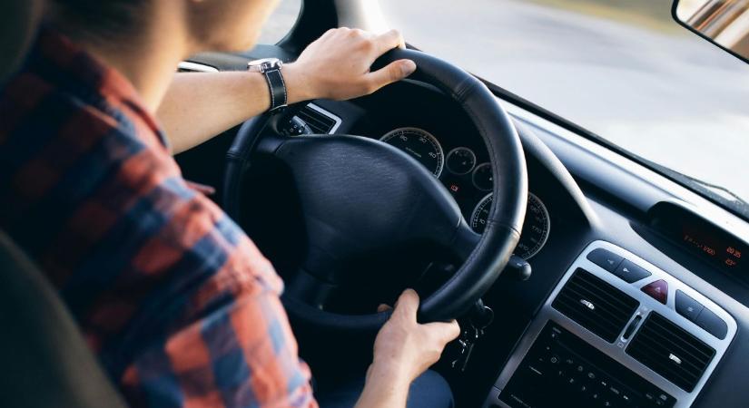 Hiába van meg a jogsid: ezt a két szabályt sok magyar autós sem ismeri