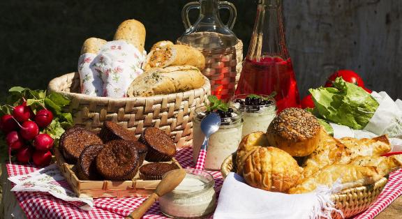 Pünkösdi reggeli a zöldben