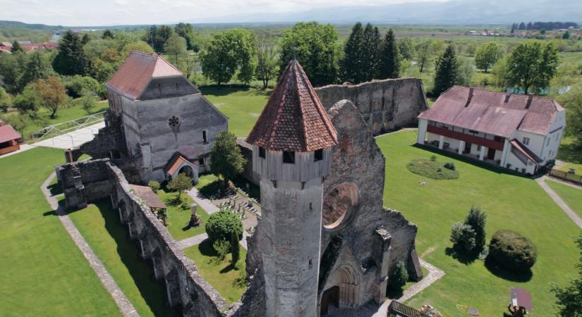Erdély legjei: a kerci apátság