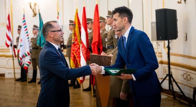 Honvédelmi elismerésben részesült Kéthely polgármestere