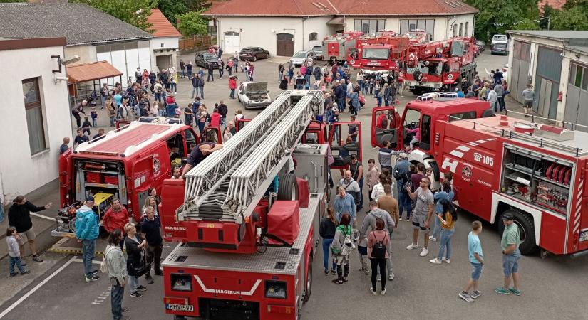 Egy napra bárki bepillanthat a tűzoltók világába Veszprém vármegyében