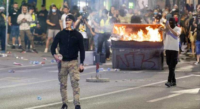 Tüntetők csaptak össze a rendőrökkel Belgrádban, 23 embert őrizetbe vettek