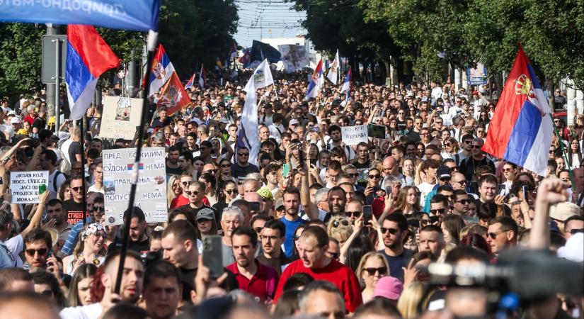 Szerbiában nem hezitál a hatalom a tüntetőkkel szemben