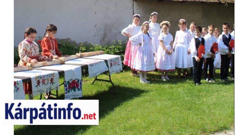 Évadzáró a Nagyberegi Tájházban - „Piros pünkösd napján”