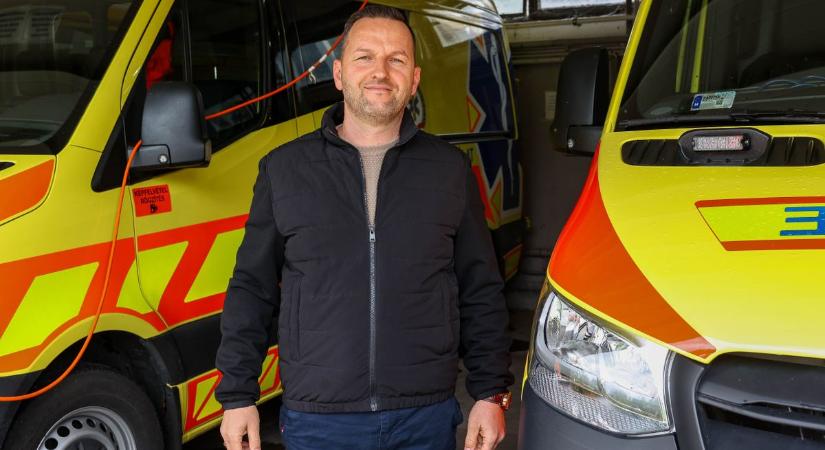 Az egyik pillanatban újraélesztenek, a másikban szüléshez rohannak – így dolgoznak a Tolna vármegyei mentők