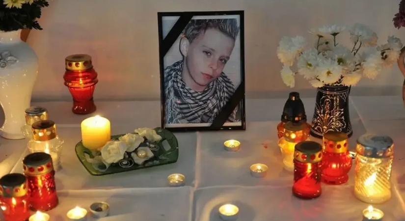 Elhunyt a meggyilkolt kisfiú édesanyja, megtörte a gyász