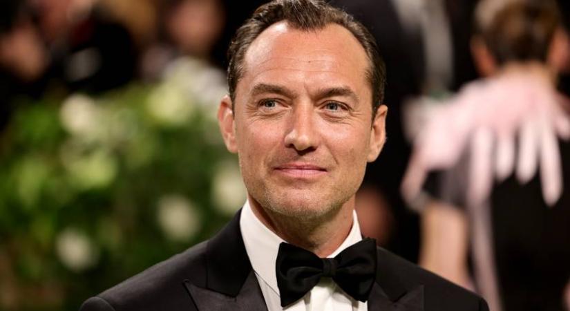 Jude Law fia olyan jóképű, mint az apja: Raff követte apja nyomdokait