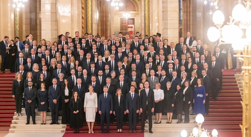 Az első hét a kormánypadban: kicsi, de fontos lépések egy szabad, demokratikus, új társadalom felé