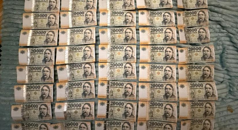 Luxuskarórák, festmények, ingatlanok: arany élete volt a roma önkormányzati elnöknek