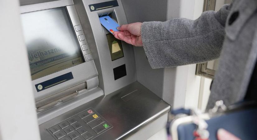 Pár nap maradt lépni, különben ennél a banknál jönnek a plusz költségek a pénzügyeidnél!