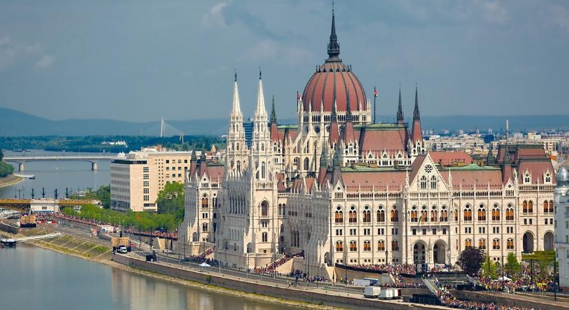 Kiderült: Ekkora végkielégítést kapnak a távozó országgyűlési képviselők
