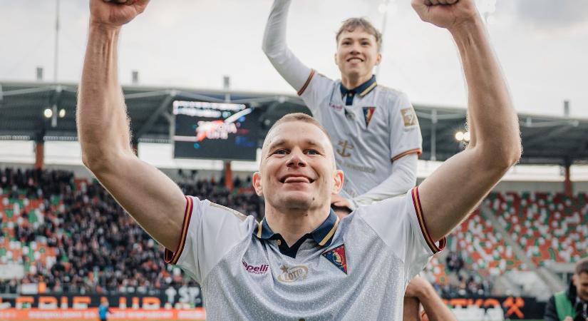 A vezetőedző egyelőre nem tudja, hogy marad-e a válogatott kegyvesztett játékosa a klubnál
