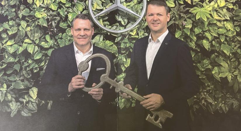 Kátyúk, rossz utak, a város lassú fejődése – kemény szavakkal búcsúzik a kecskeméti Mercedes-gyár vezetője