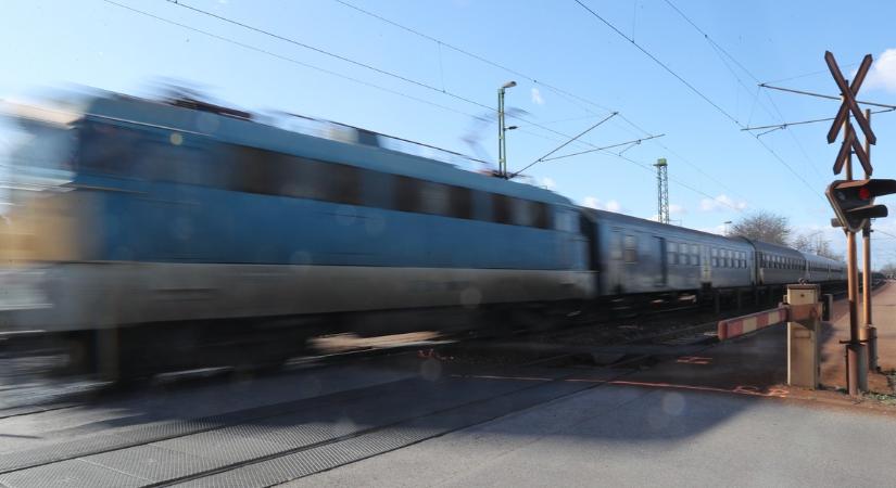 Gázolt a vonat Balatonszemesen: fennakadások vannak a dél-balatoni vasútvonalon