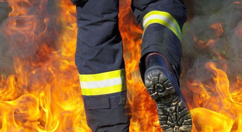Háztűzhöz riasztották a miskolci és a barcikai lánglovagokat