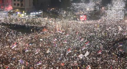 Tízezrek tüntettek Belgrádban, a demonstráció után összecsapások törtek ki