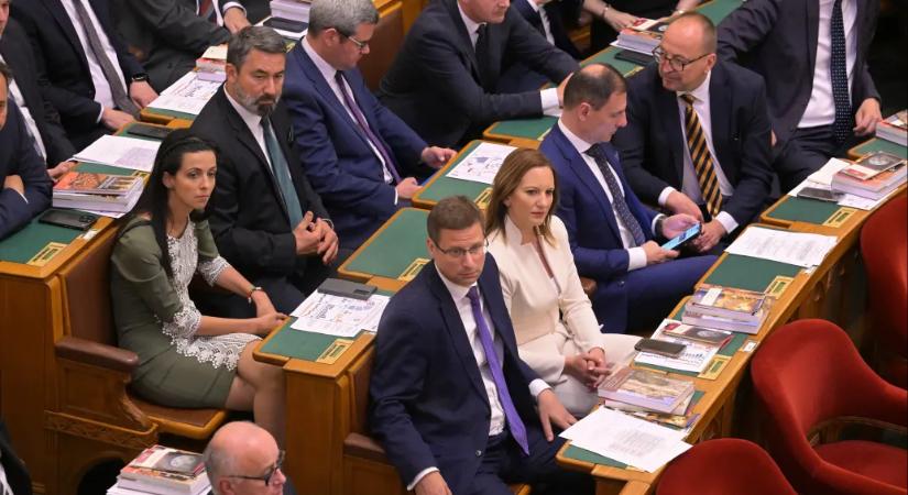 A Fidesz szerint törvényesen és átláthatóság biztosításával hajtották végre a központi költségvetést