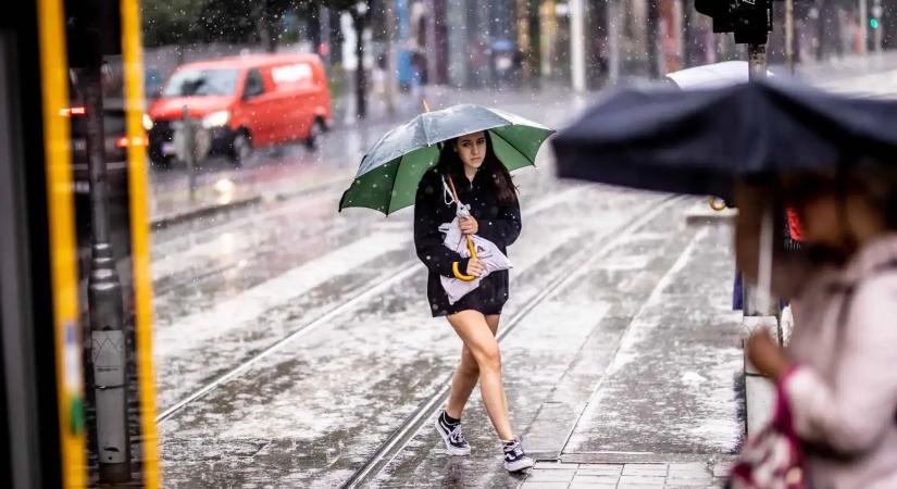 Drasztikus változást jelez a meteorológia, órákon belül tűnik el a rekkenő hőség