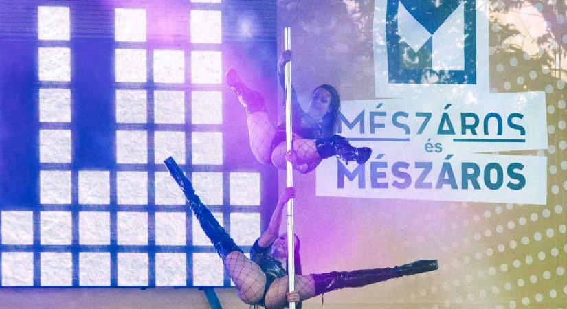 Lakktangás rúdtáncosokkal búcsúztatta a NER-t Mészáros Lőrinc fesztiválja