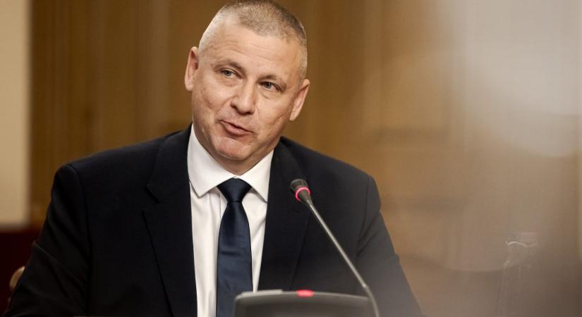 Ruszin-Szendi Romulusz bemutatta a Honvédelmi Minisztérium helyettes államtitkárait is