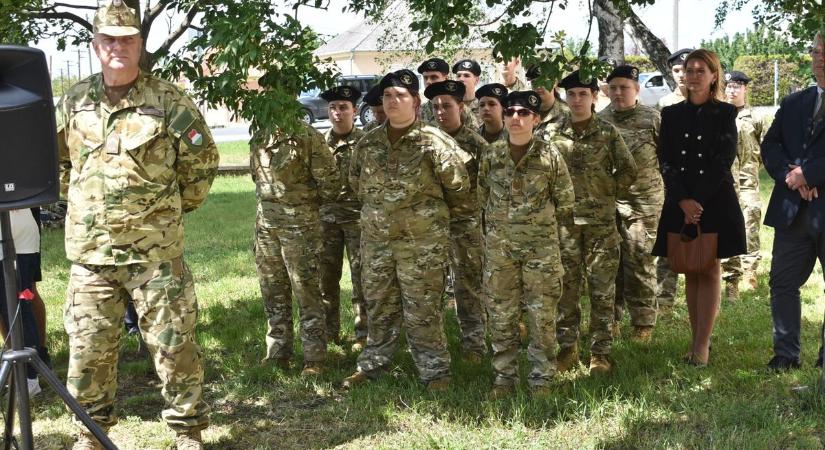 Tisztelgés a múlt hősei és a ma katonái előtt (galéria)