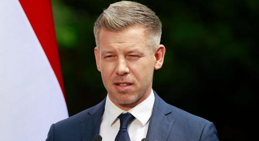 A teljes politikai elit fizetését csökkenti Magyar Péter?