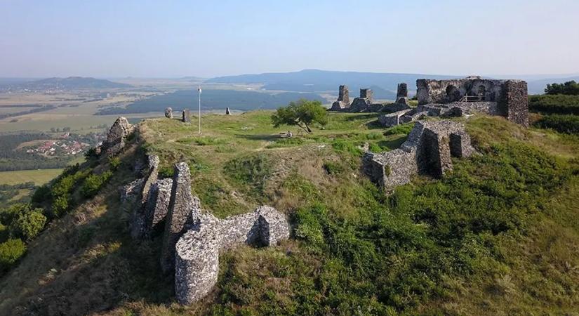 Várlátogatás ingyen? Íme 5 magyar várrom, amiket látnod kell még az idén