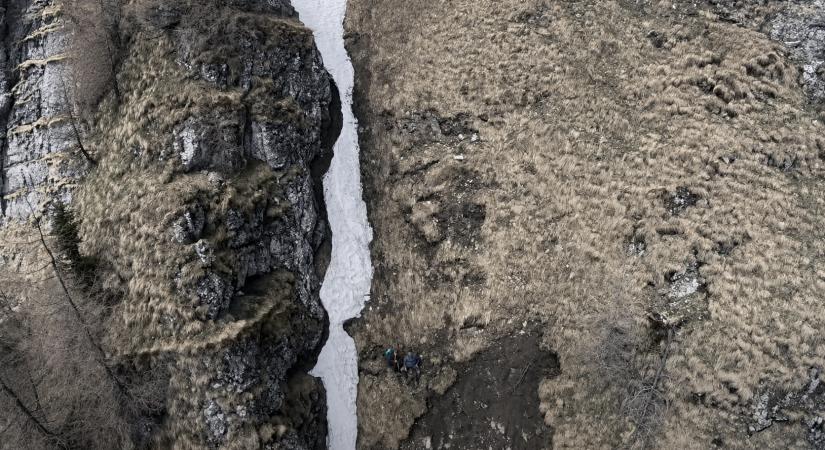 Súlyosan megsérült egy turista a Bucsecs-hegységben (VIDEÓ)