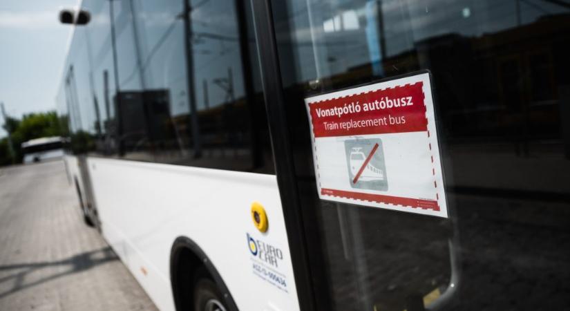 A hosszú hétvégét követően két fontos szakaszon is pályakarbantartásba kezd a MÁV, jönnek a pótlóbuszok