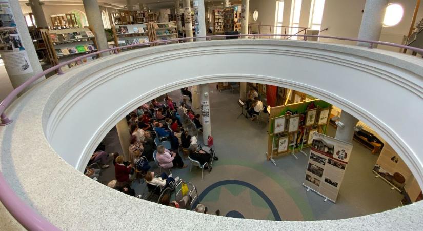 Mi rejtőzik a falak mögött az „ígéret földjén”? – előadás a zalai város könyvtárában