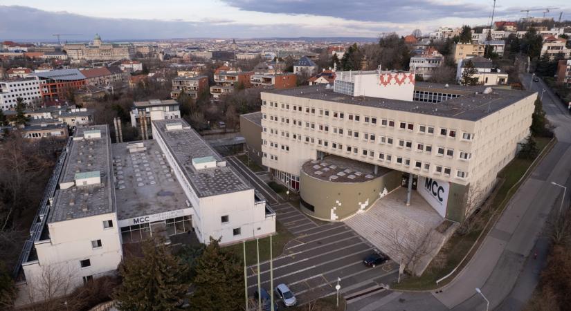 Málnaszedő robotok, egy fantomegyetem és 3000 milliárd forint: 36 kekva, amelyeket most lefejezhetnek Magyar Péterék