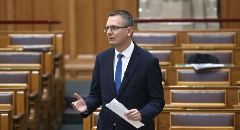 Rétvári Bence: Továbbra sem tudni, mit követel az EU az uniós forrásokért cserébe