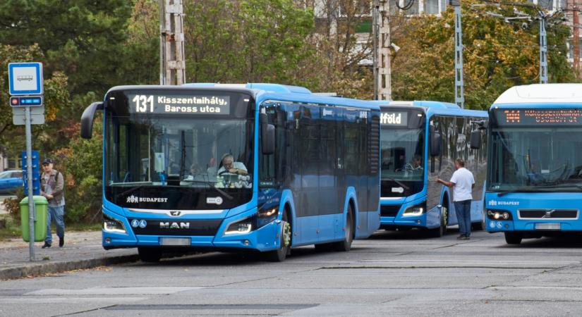 Tragédia Csepelen: felszállás közben hunyt el egy utas a buszon