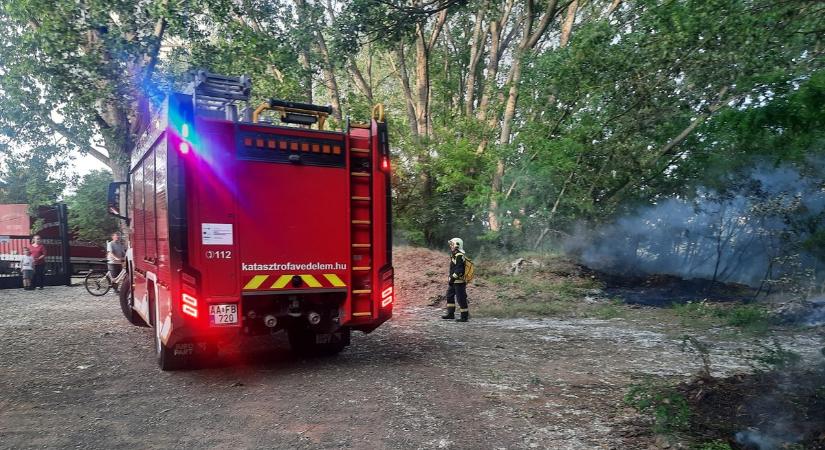 Kritikus órák Szabolcsban: lángok ostromolták Nyíregyháza térségét (fotókkal és videóval)