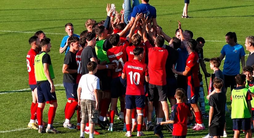 Örömünnep a stadionban - Bajnok az FC Nagykanizsa