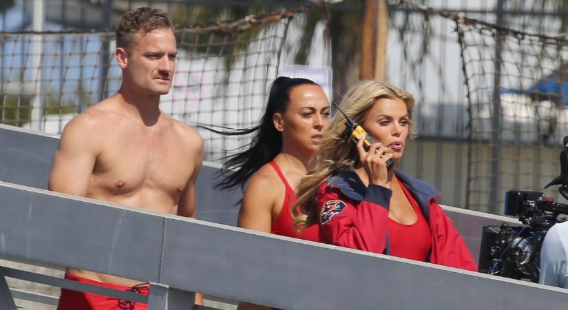 Visszatért az ikonikus piros fürdőruha: mindenki álla leesett a Baywatch reboot sztárjai láttán