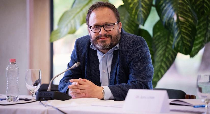 Kármán András magyarországi látogatásra hívta meg az Eurogroup elnökét
