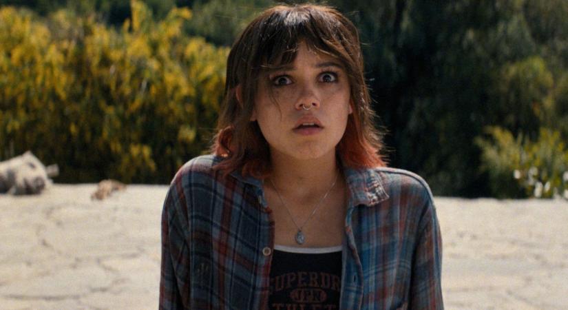 Csütörtökön streamingen: Jenna Ortega véresen bizarr filmje nem olyan mesét ígér, amire számítanál