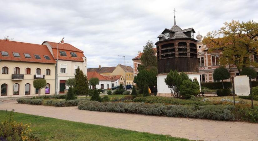 Új zebra védi a tatai diákokat – biztonságosabbak lesznek az iskolák