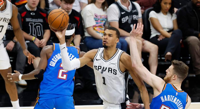 Wembanyama újabb extrája: a Spurs kiütötte az OKC-t és életben maradt